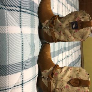 Women’s floral western boots